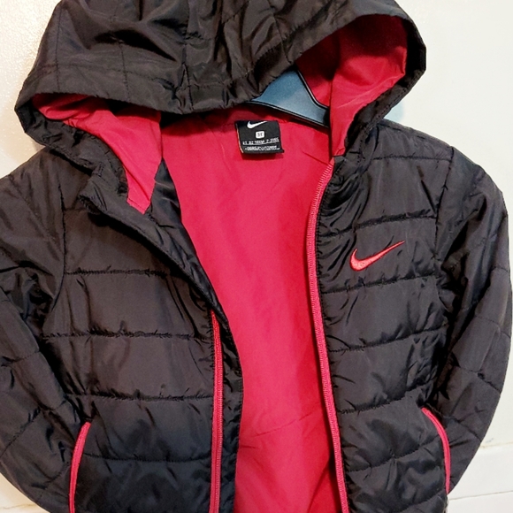 Nike jacket for boys size 3T color black outside/red inside and logo - Picture 2 of 4